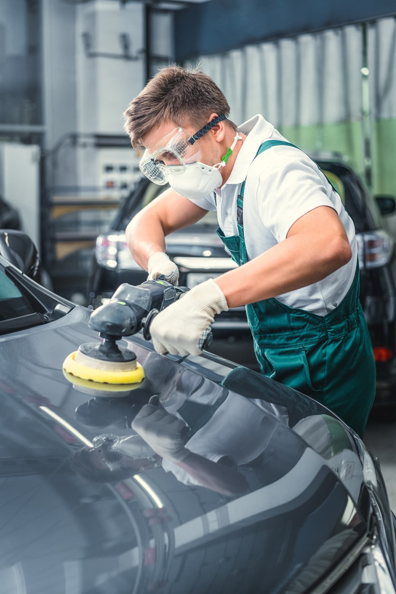 Lustrage professionnel de carrosserie automobile par ADE Débosselage près de Rennes